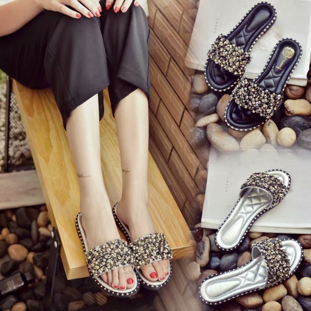 flat slippers