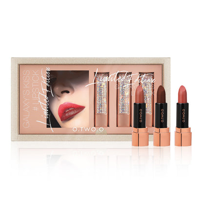 Kiss  Lipstick Suit